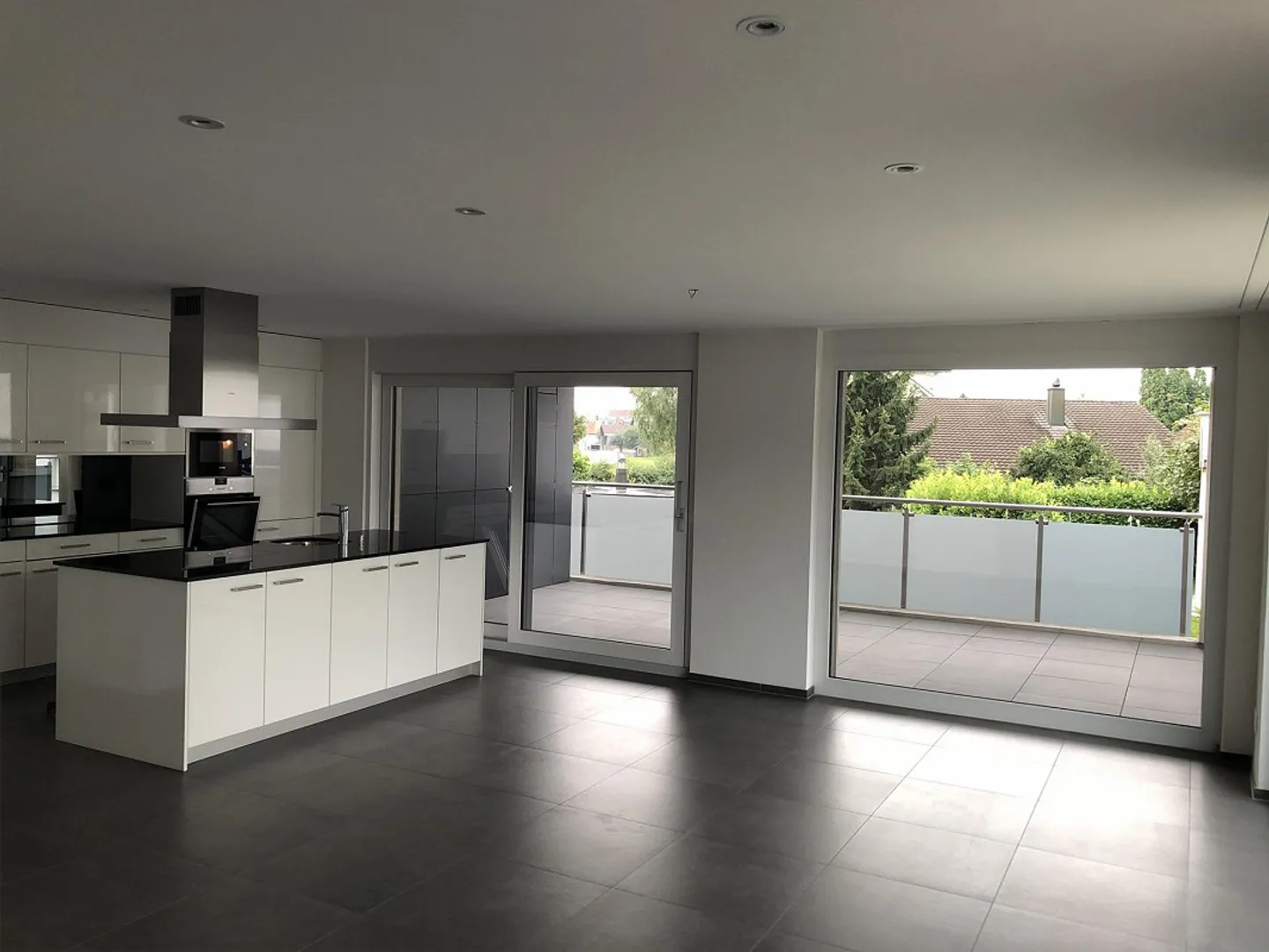 Exclusive - 4.5-room apartment (2nd floor) Unit No. B6 - Photo 3 of 16