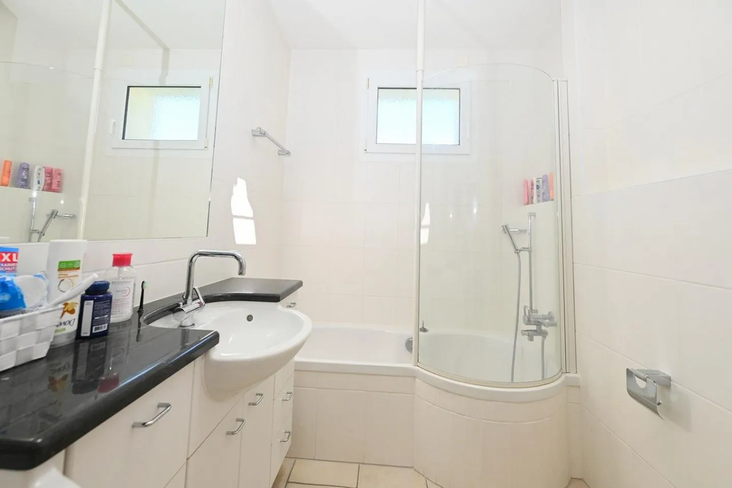 Villa Élégante avec Piscine Éblouissante à Louer à Breganzona - Photo 18 sur 22