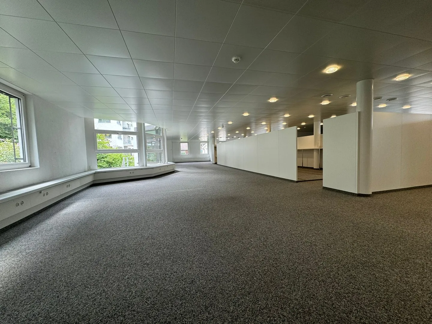 Attractive office spaces with lake view - limited until 31.12.2026 - Photo 3 of 13