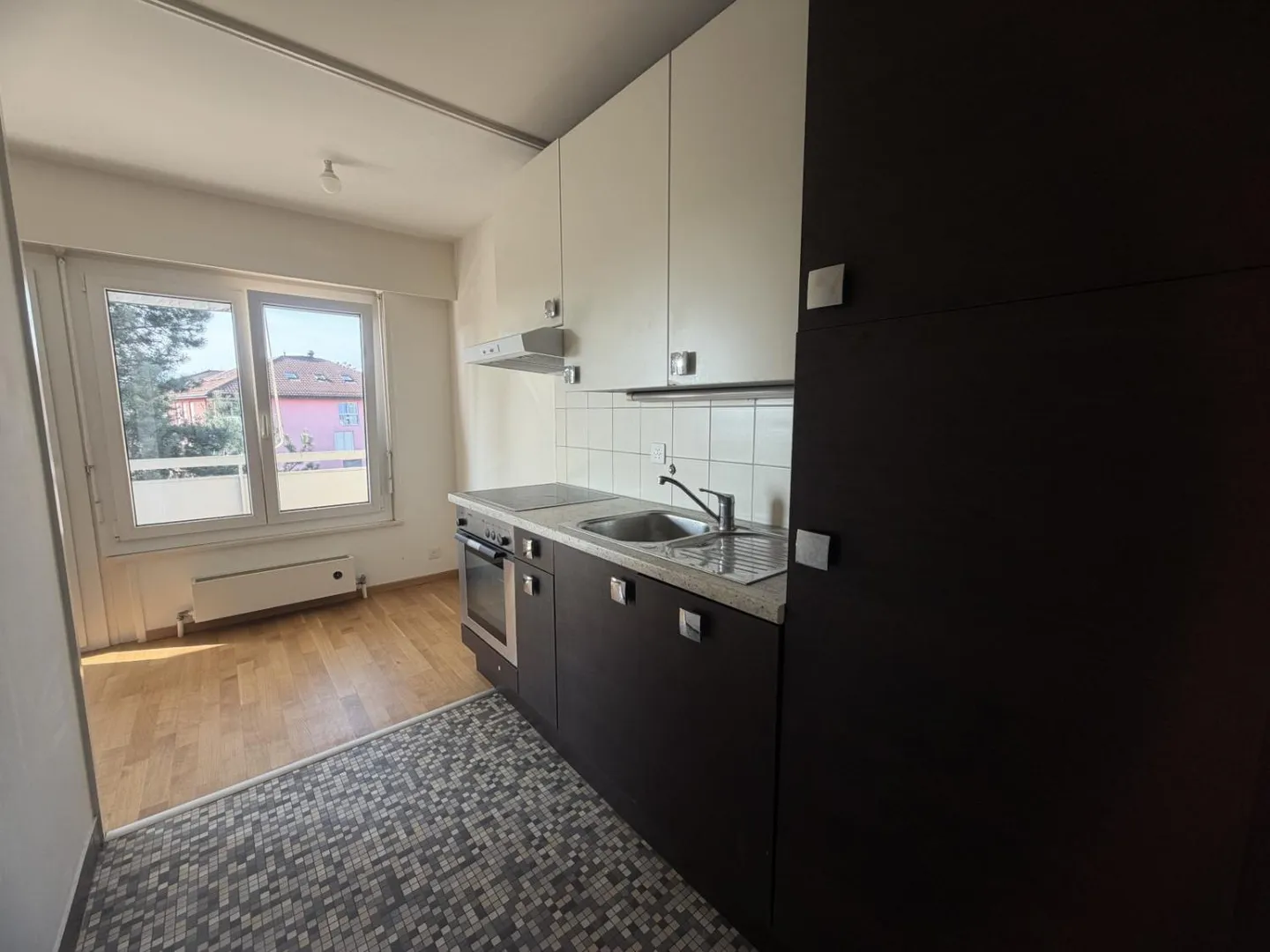 Appartamento Luminoso Vicino ai Trasporti - Foto 3 di 4