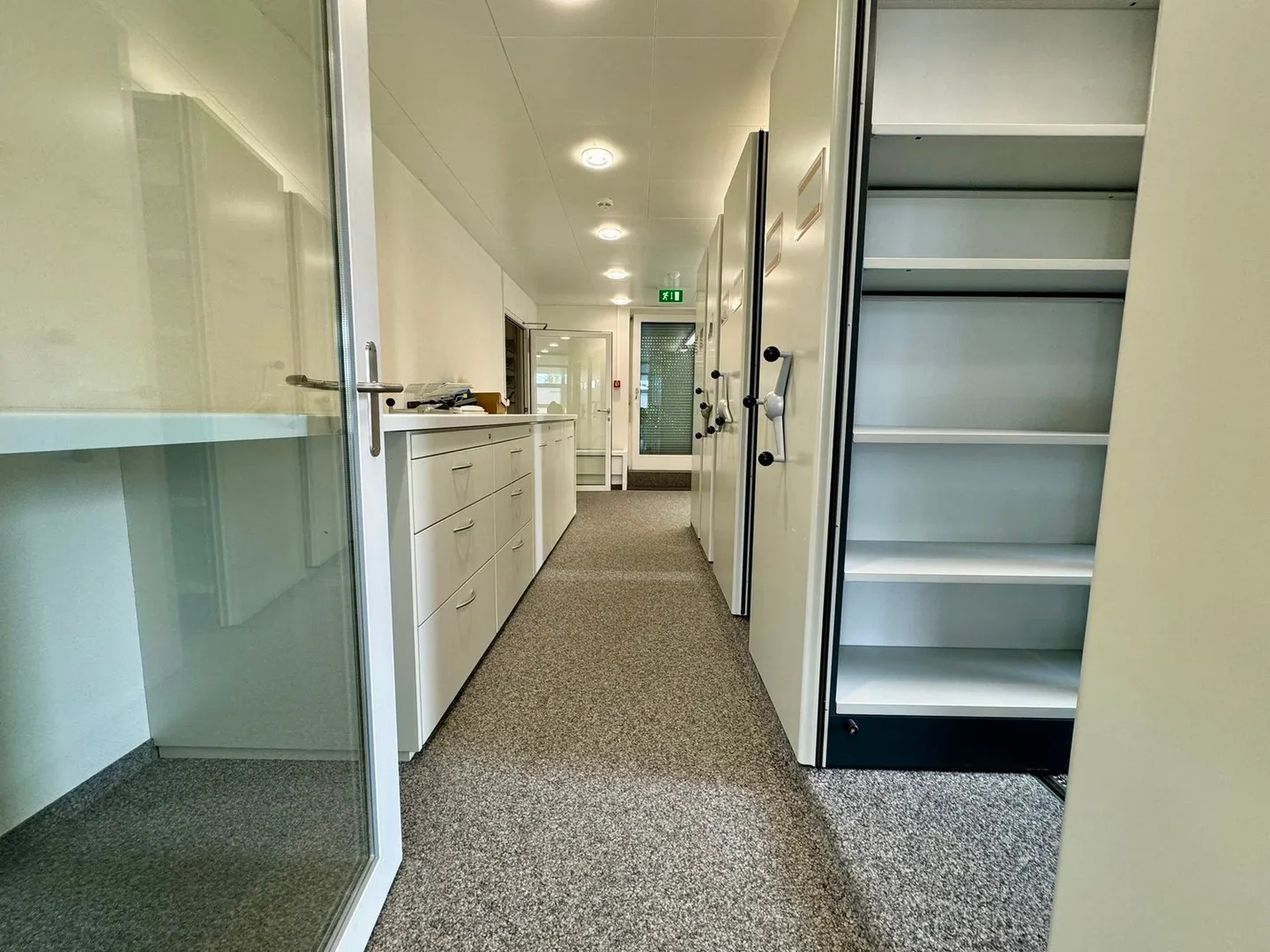 Attractive office spaces with lake view - limited until 31.12.2026 - Photo 10 of 13