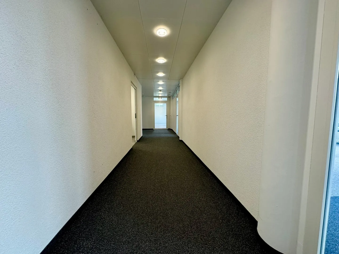 Attractive office spaces with lake view - limited until 31.12.2026 - Photo 12 of 13