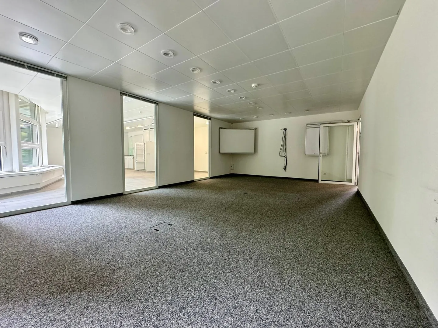Attractive office spaces with lake view - limited until 31.12.2026 - Photo 13 of 13