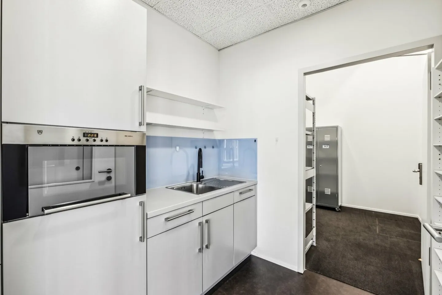 Modern and bright office space in Steinhausen - ready for immediate occupancy - Photo 4 of 9