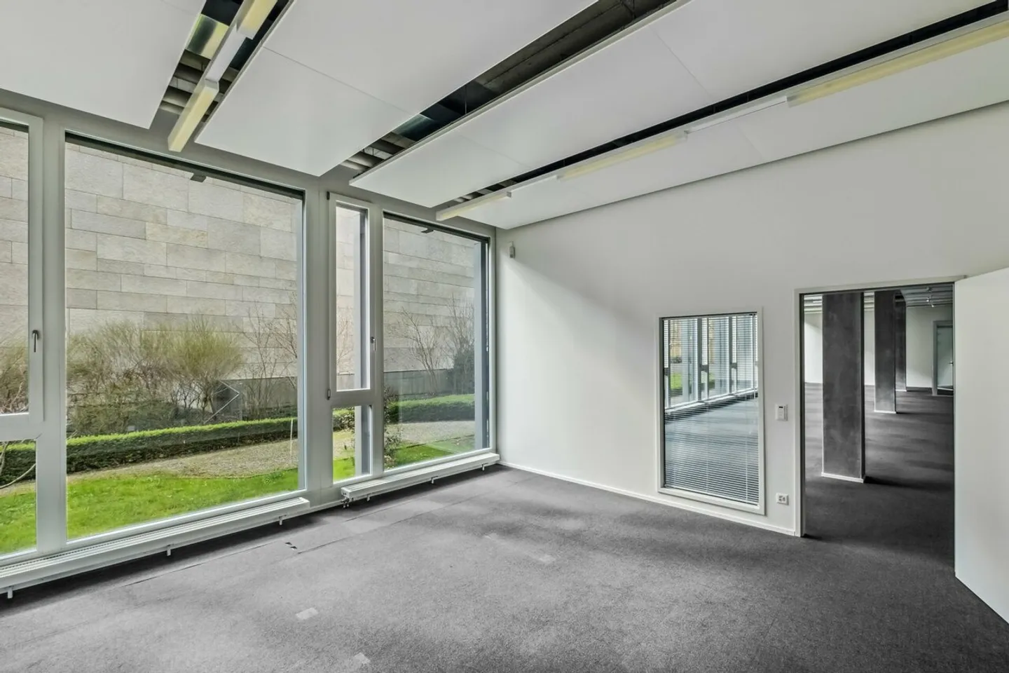 Modern and bright office space in Steinhausen - ready for immediate occupancy - Photo 7 of 9