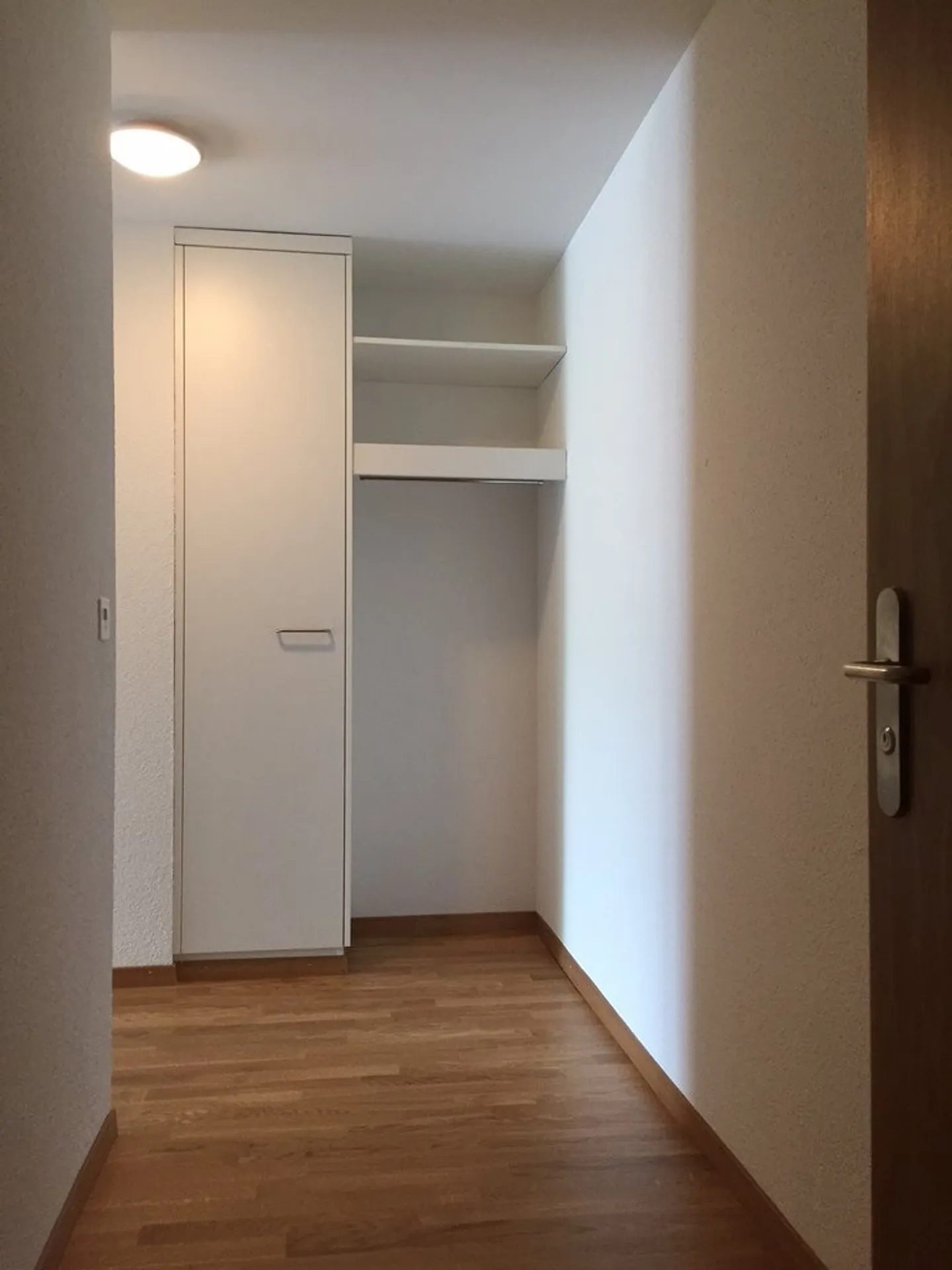 Moderno appartamento di 2,5 stanze a Langnau - Foto 2 di 6