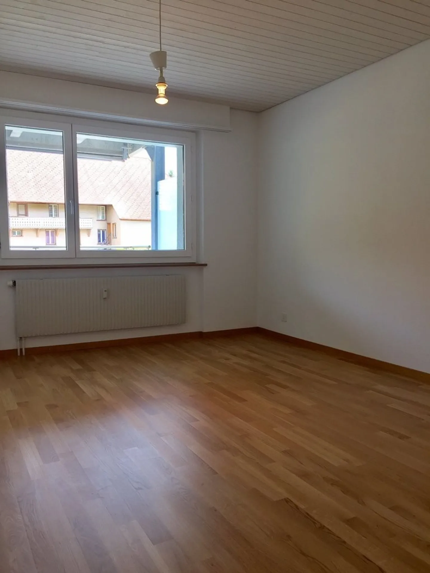 Moderno appartamento di 2,5 stanze a Langnau - Foto 4 di 6