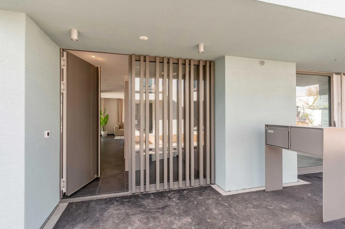 Maison semi-détachée de 5,5 pièces dans un environnement adapté aux enfants - Photo 2 sur 14