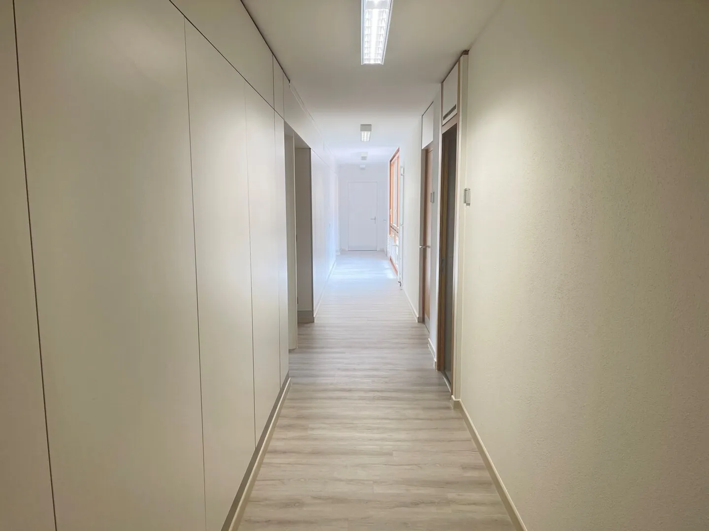 Affittasi ufficio di 16 mq a Chiasso con aria condizionata - Foto 4 di 7