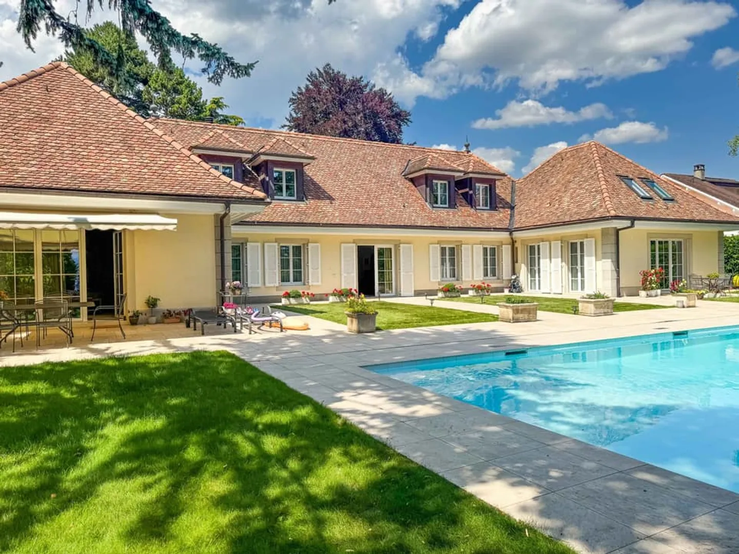 Villa de Luxe au Bord du Lac - Photo 2 sur 5
