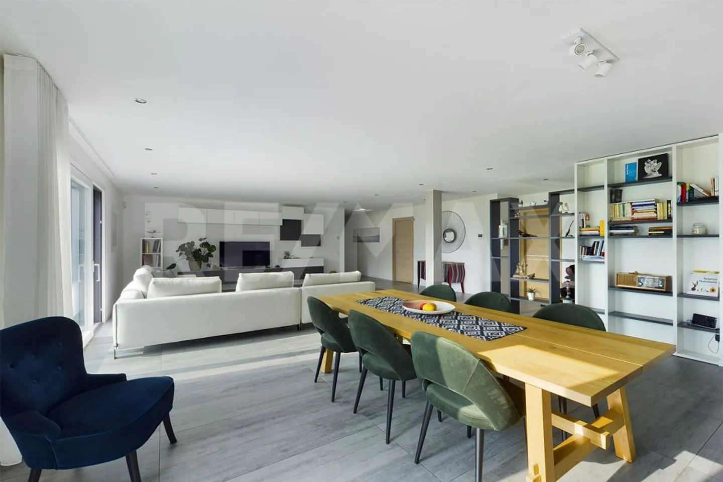 Living in a modern and unique residential complex - Photo 7 of 13