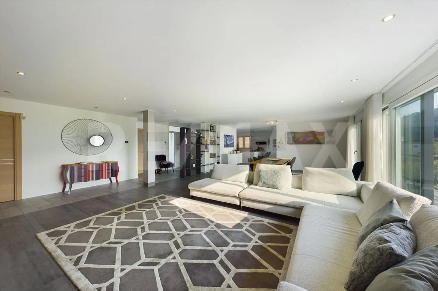 Living in a modern and unique residential complex - Photo 8 of 13