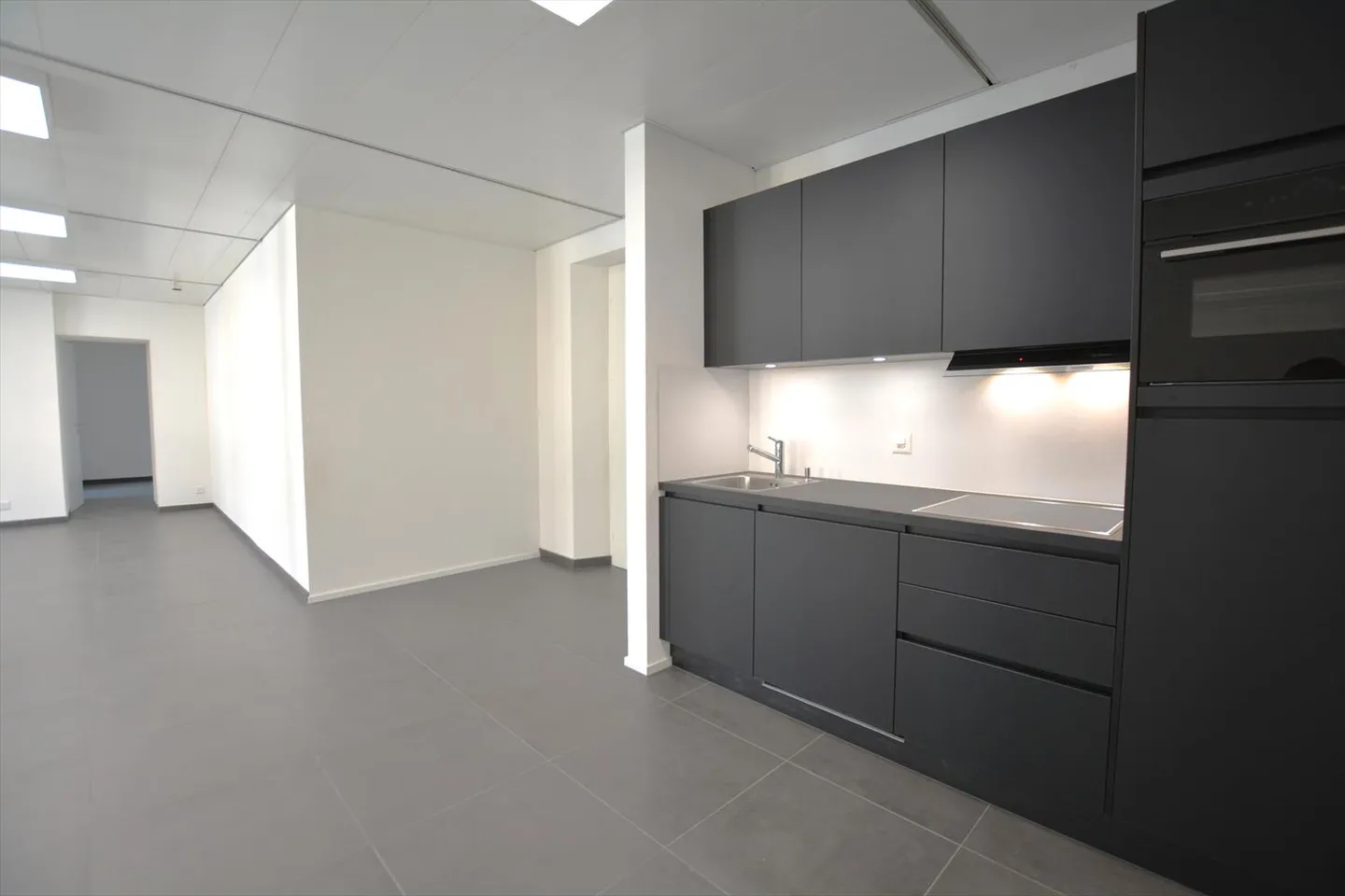 Office 3 rooms - Photo 3 of 10