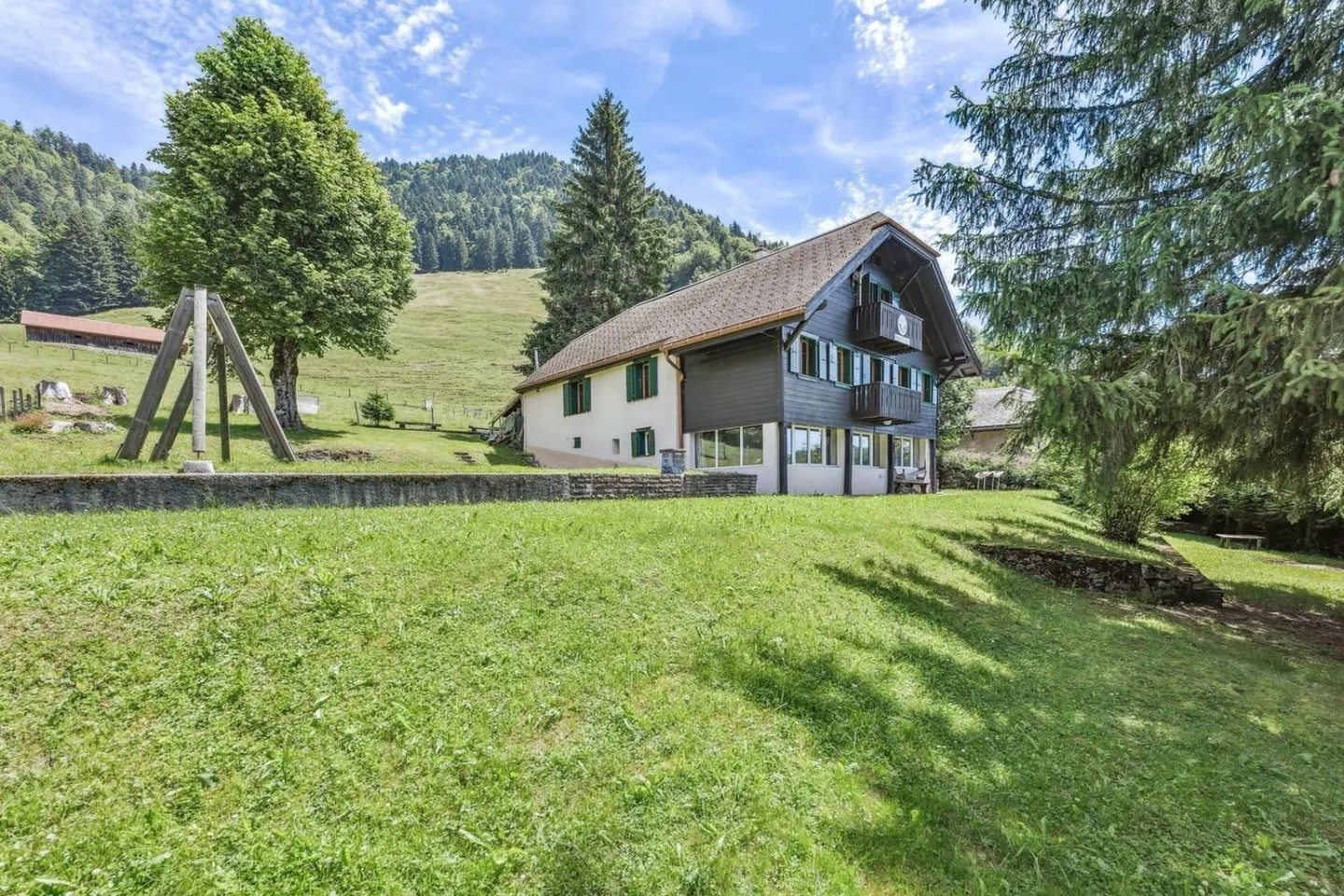 Chalet avec Dortoirs Proche Pistes - Photo 1 sur 13