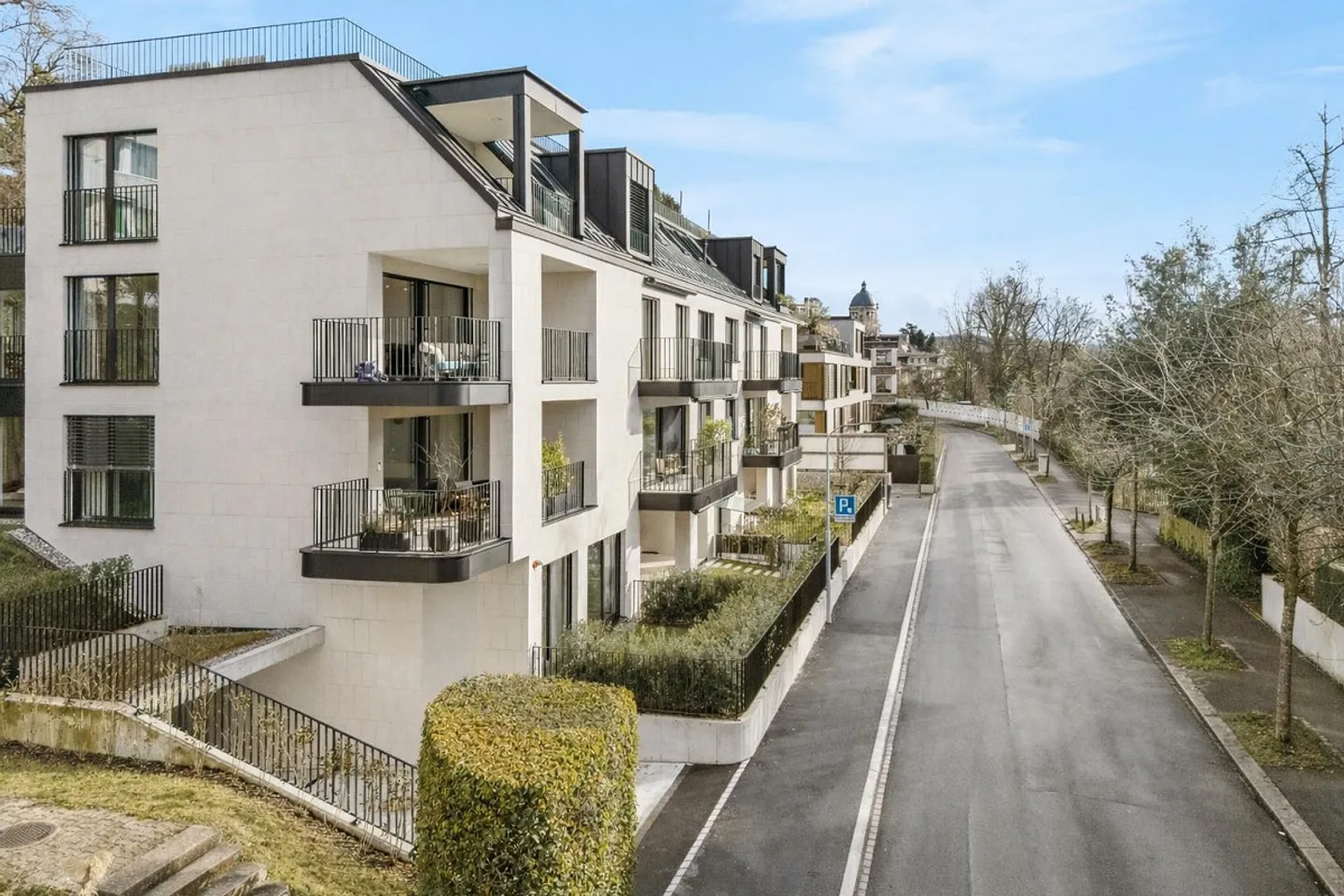 Luxurious First Occupancy: Furnished Living in Prime Location at Zürichberg - Photo 3 of 4