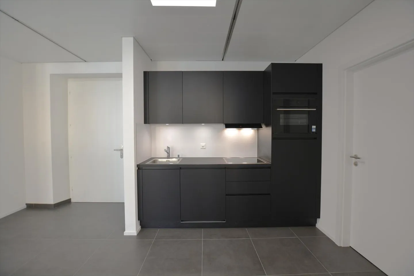 Office 3 rooms - Photo 4 of 10