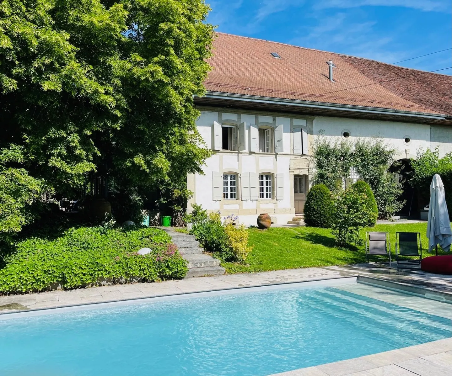 Magnificent renovated farmhouse in a green oasis - Photo 10 of 12