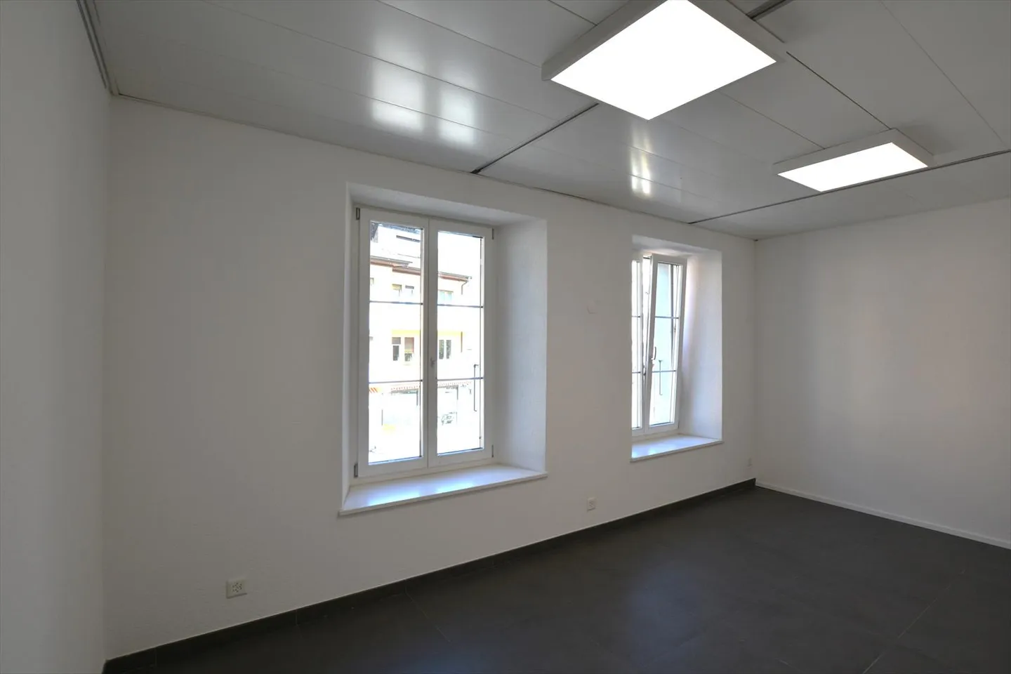 Office 3 rooms - Photo 6 of 10