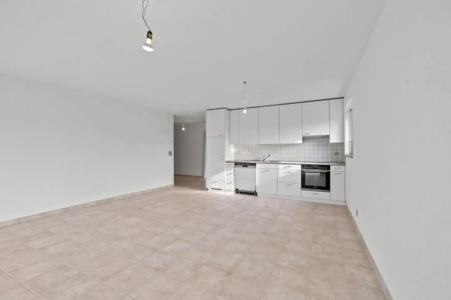 3.5-Room Garden Apartment with Conservatory in Lostorf for Sale - Photo 9 of 13