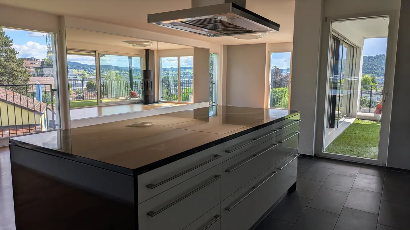 Appartement penthouse exclusif de 4,5 pièces dans un emplacement calme - Photo 1 sur 17
