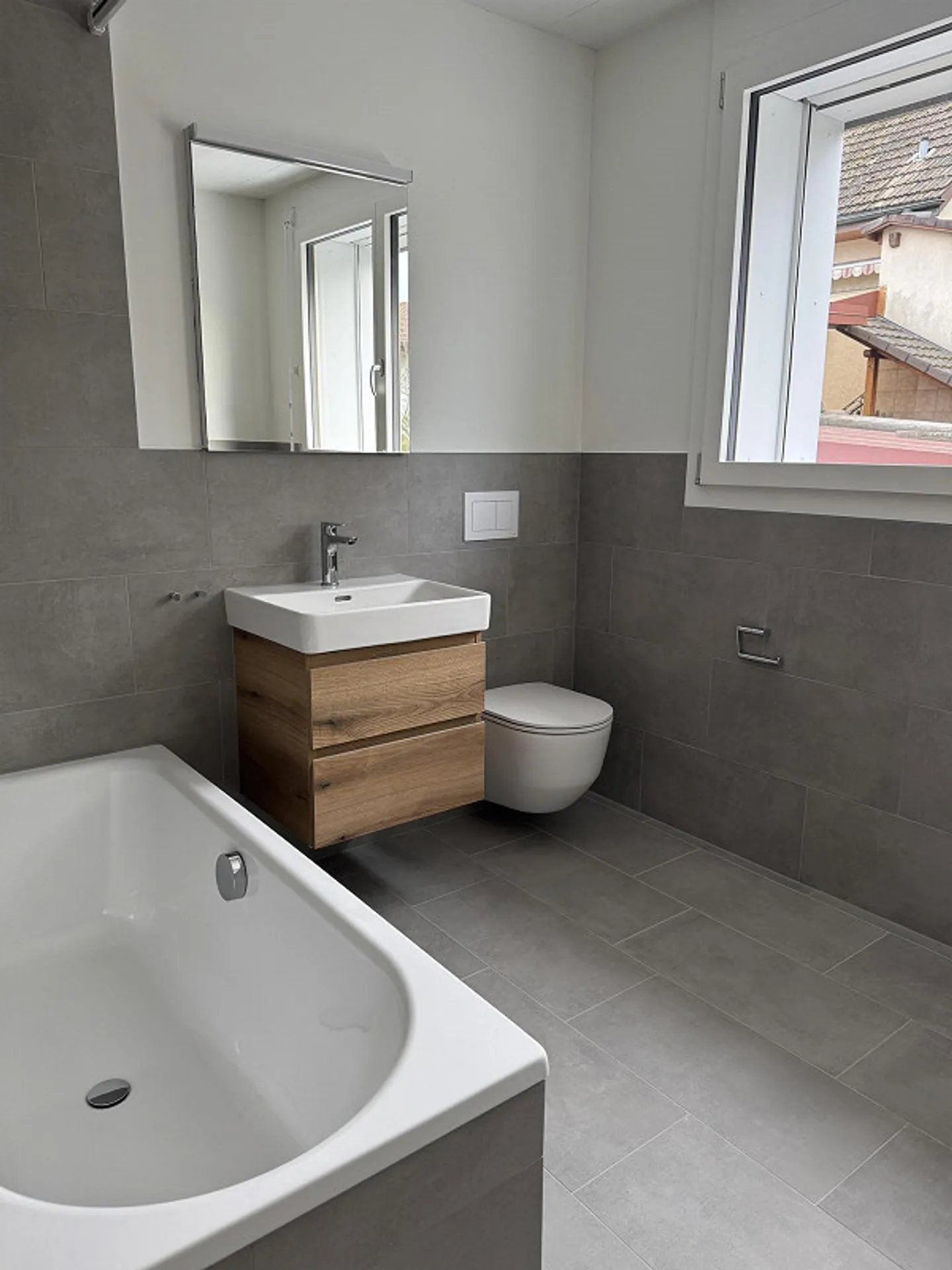 Appartamento familiare 5.5 attraente al 2° piano / attico a Pratteln - Foto 1 di 8