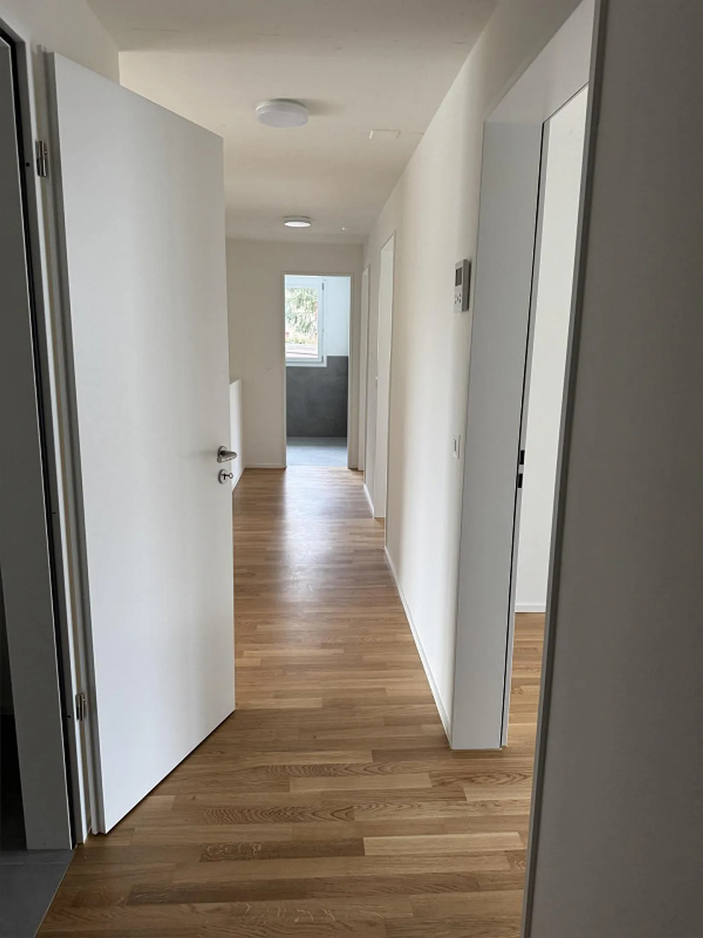 Appartamento familiare 5.5 attraente al 2° piano / attico a Pratteln - Foto 2 di 8