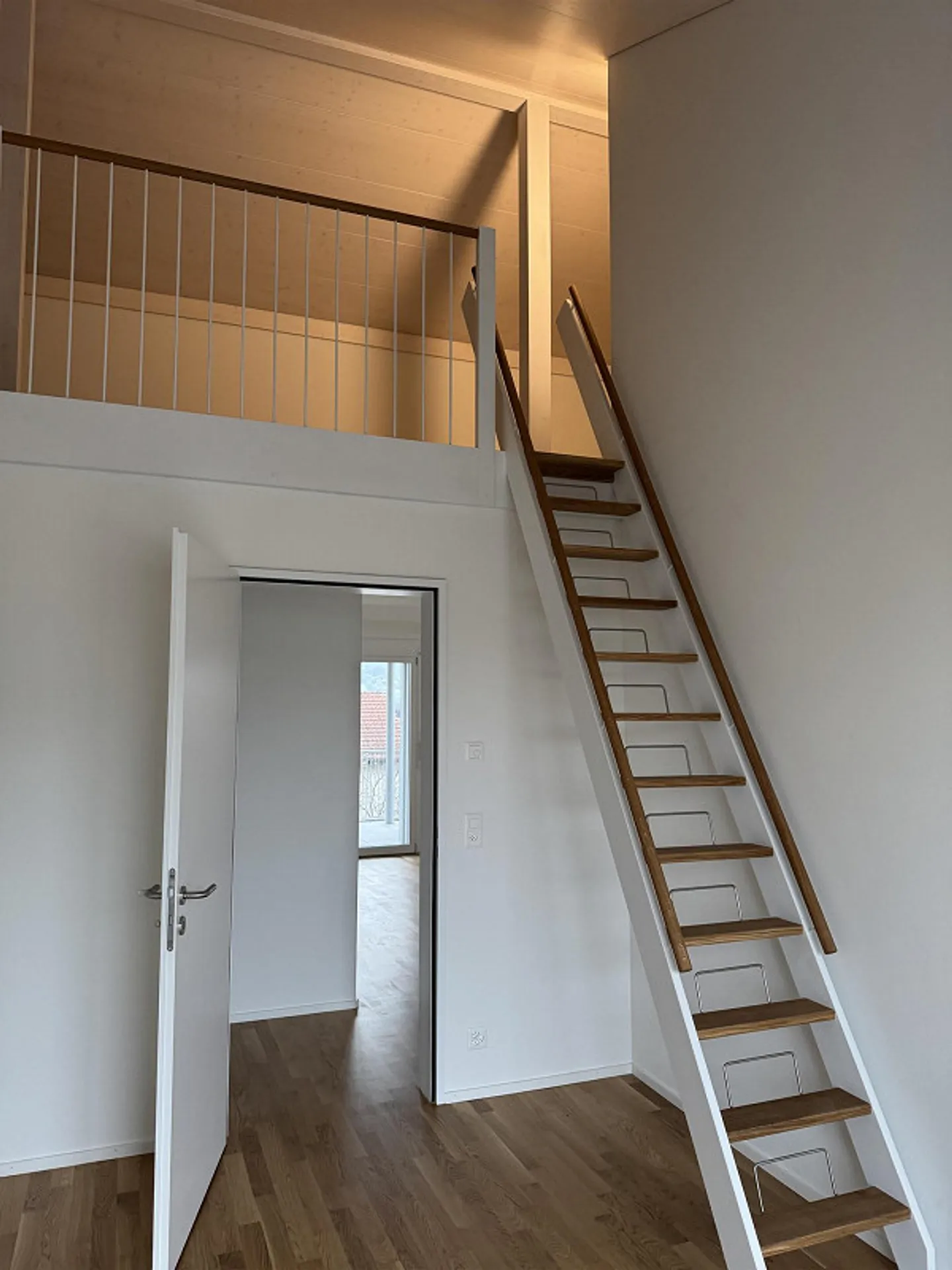 Appartamento familiare 5.5 attraente al 2° piano / attico a Pratteln - Foto 6 di 8