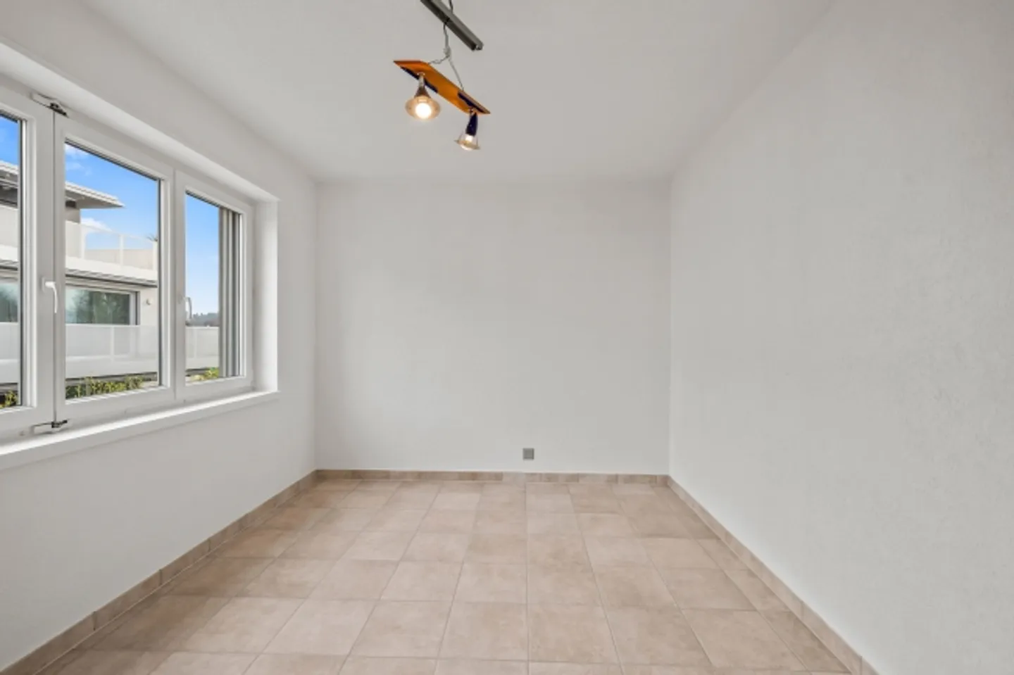 3.5-Room Garden Apartment with Conservatory in Lostorf for Sale - Photo 11 of 13