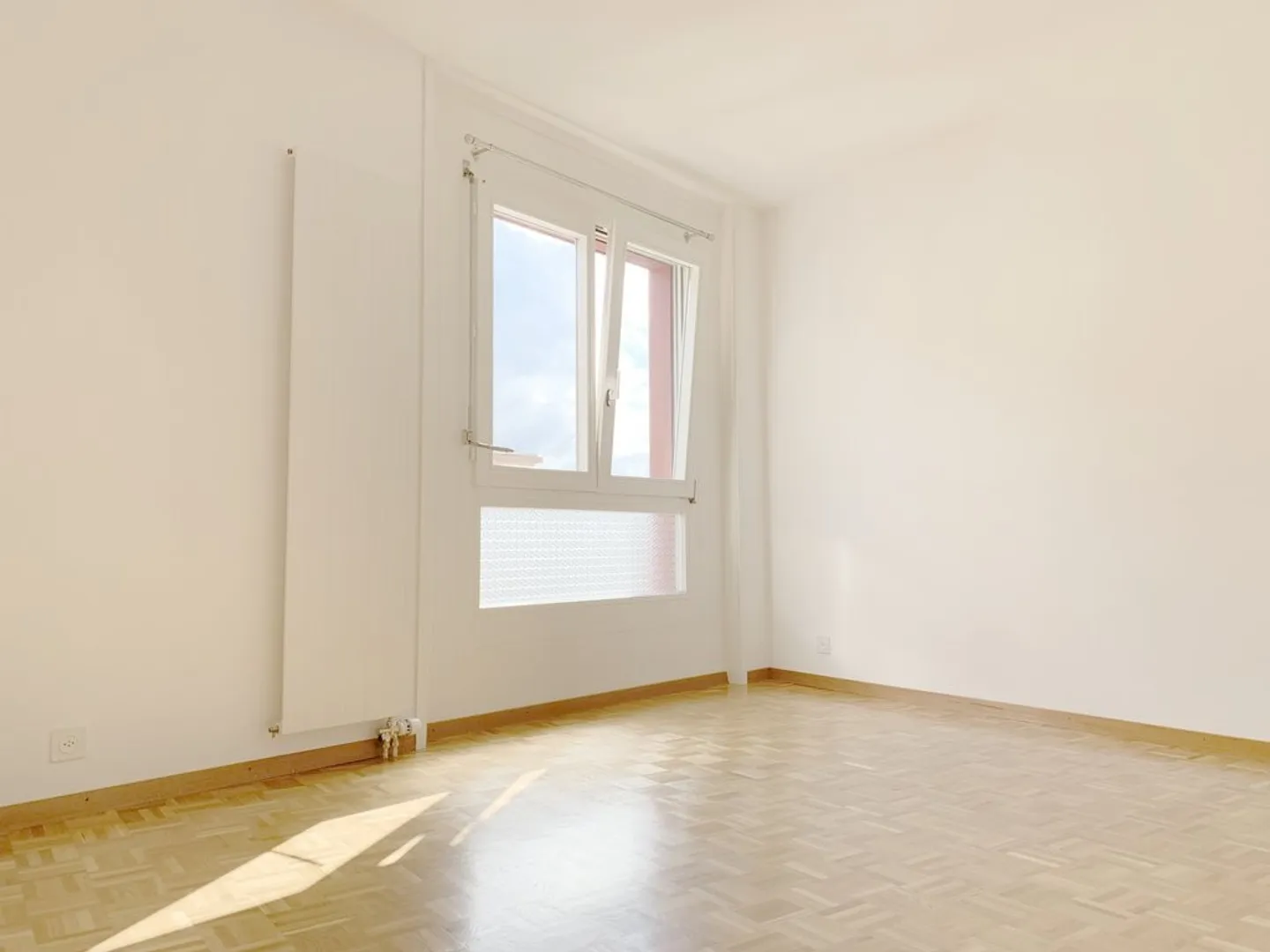 Appartement spacieux 2.5 pièces - Photo 3 sur 9