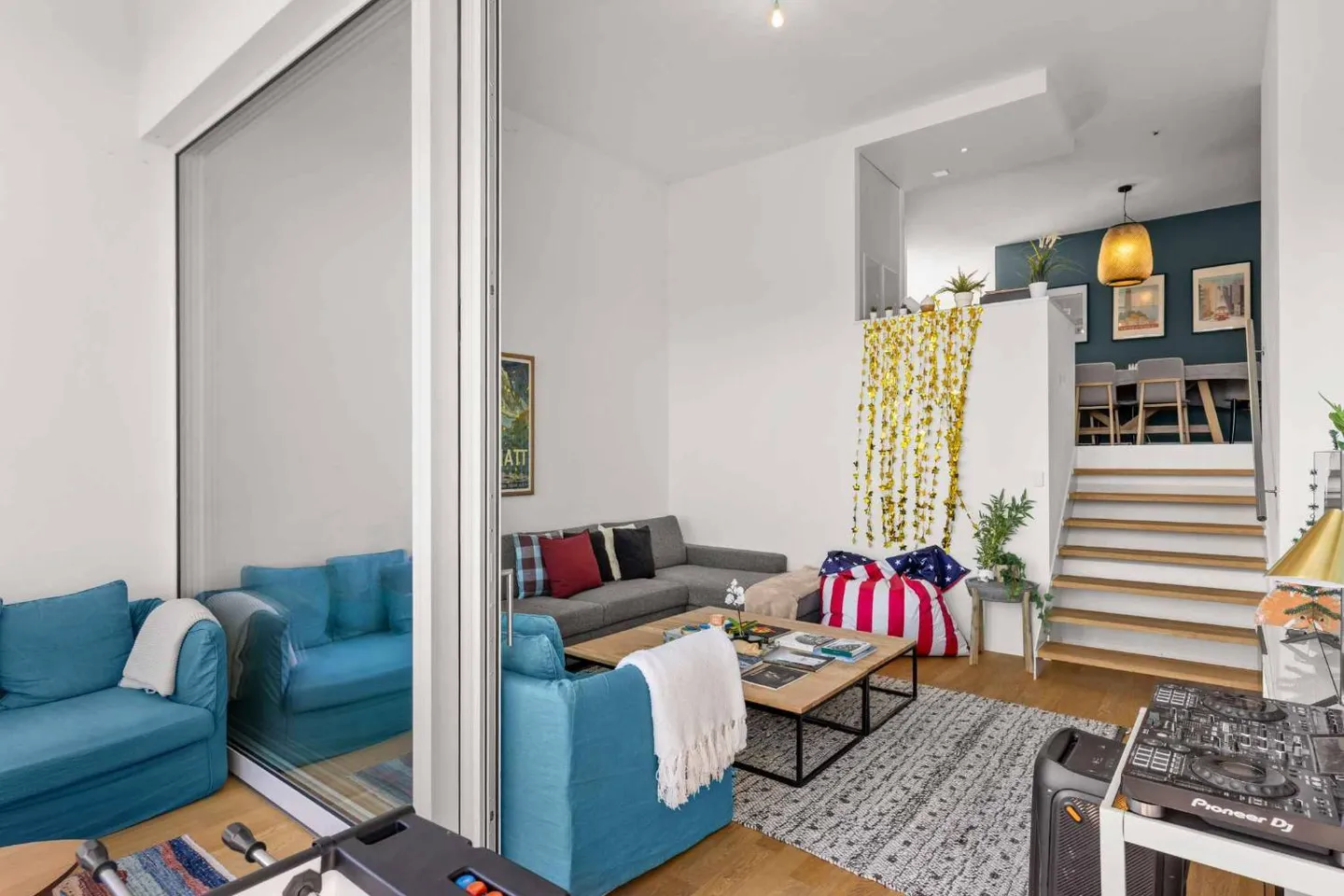 Attique avec beaucoup de lumière et vue sur le lac à Saint-Sulpice - Photo 2 sur 11