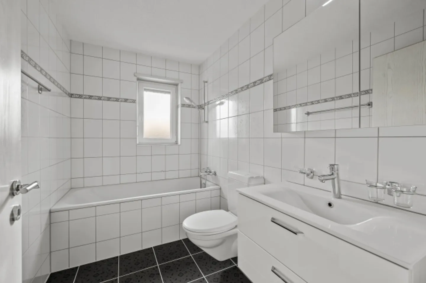 3.5-Room Garden Apartment with Conservatory in Lostorf for Sale - Photo 13 of 13