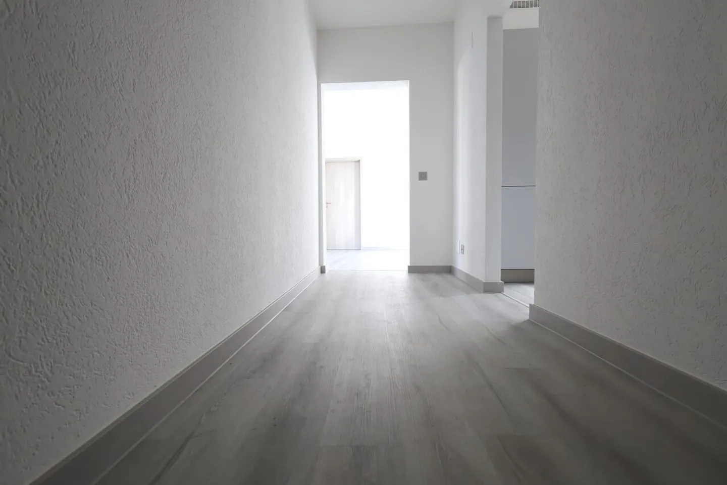 Spacieux 3.5 pièces avec deux salles de bains - RÉNOVÉ à Coldrerio - Photo 8 sur 12