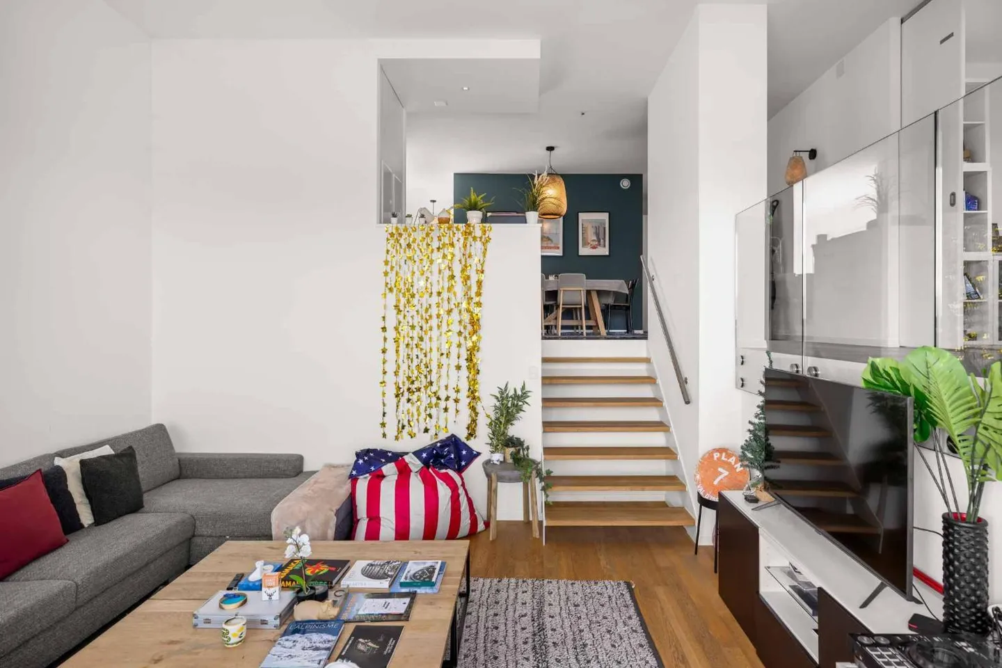 Attique avec beaucoup de lumière et vue sur le lac à Saint-Sulpice - Photo 4 sur 11