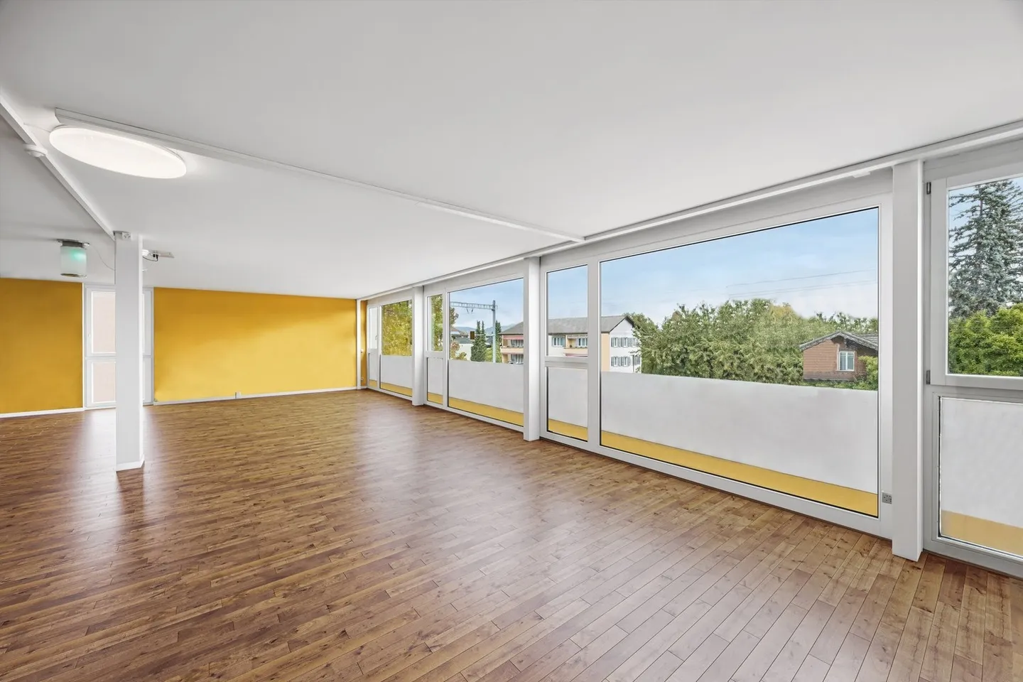 Spazio commerciale moderno a Belp - Foto 2 di 8