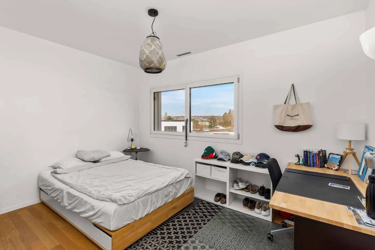 Attique avec beaucoup de lumière et vue sur le lac à Saint-Sulpice - Photo 8 sur 11