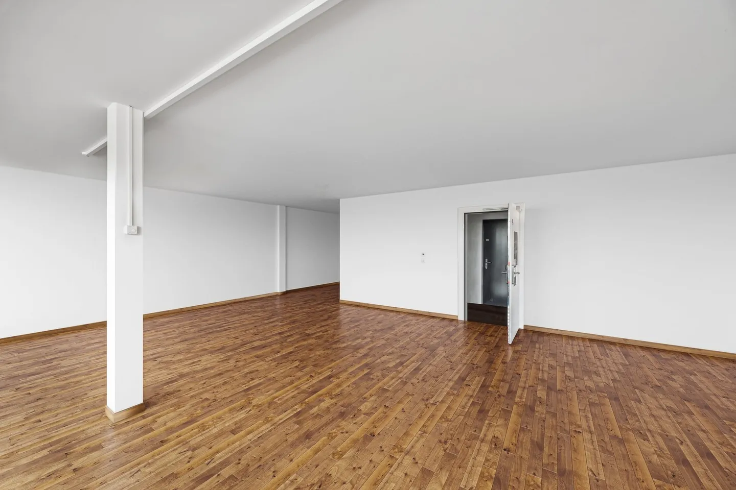 Spazio commerciale moderno a Belp - Foto 3 di 8