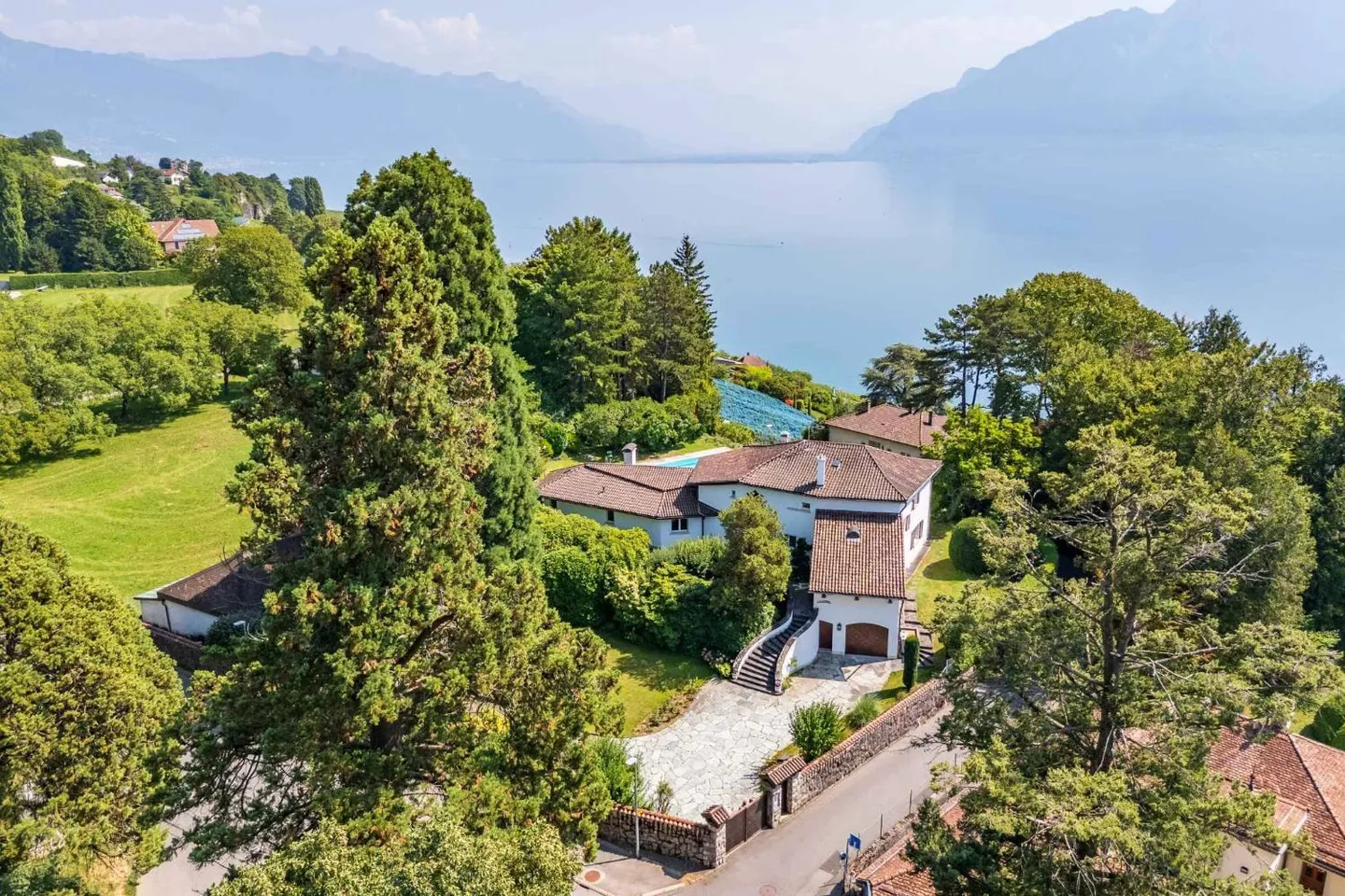 Luxusvilla mit Seeblick - Foto 3 von 13