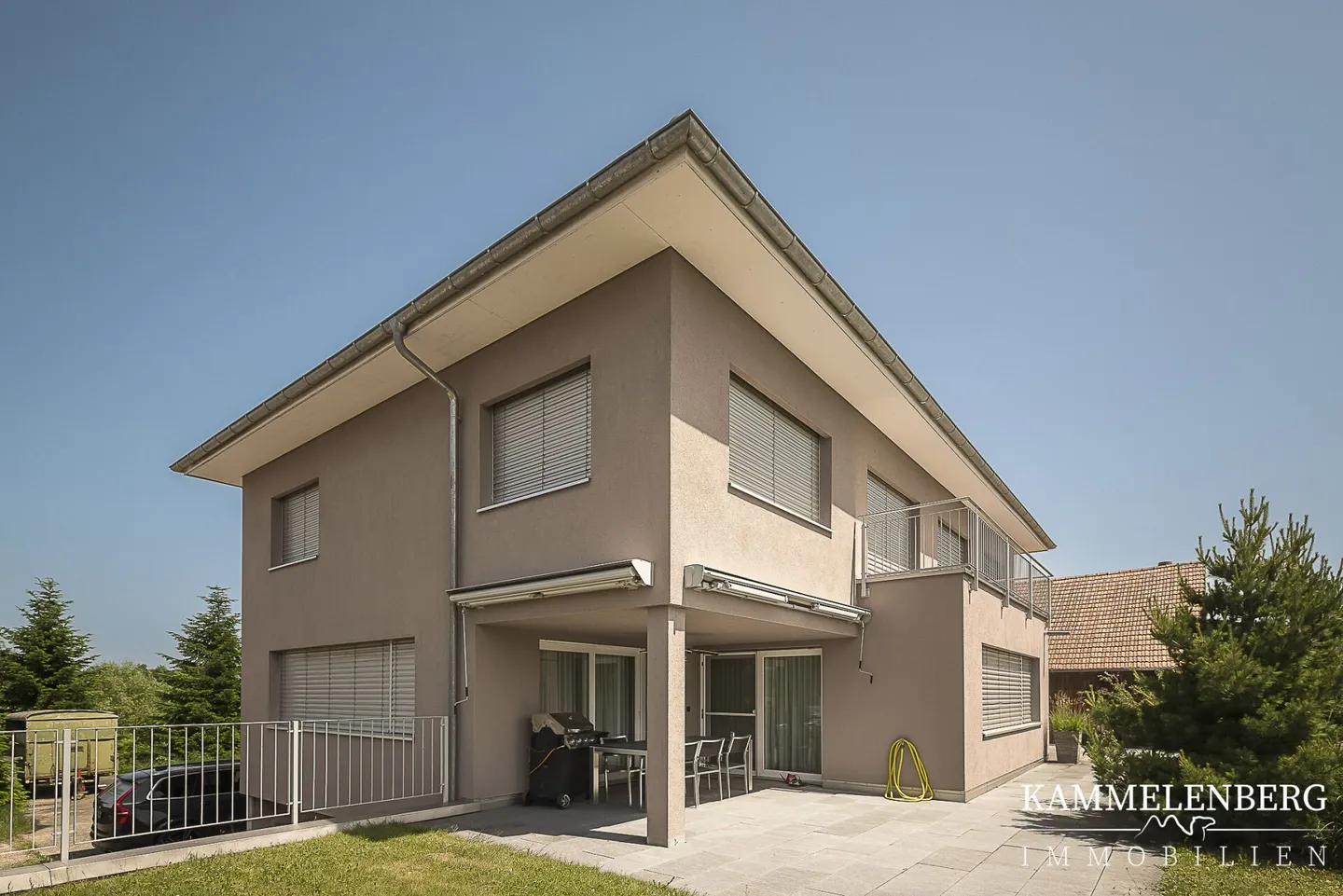 Ampia casa unifamiliare di 7,5 stanze con edificio per animali - Foto 2 di 38