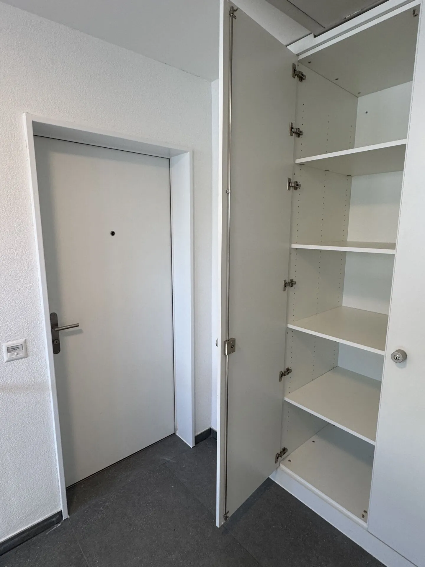 Appartamento di 3,5 locali parzialmente ristrutturato nel sottotetto - Foto 11 di 17
