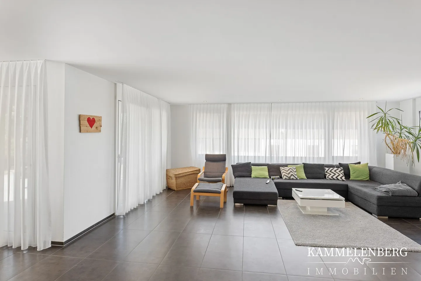 Ampia casa unifamiliare di 7,5 stanze con edificio per animali - Foto 10 di 38
