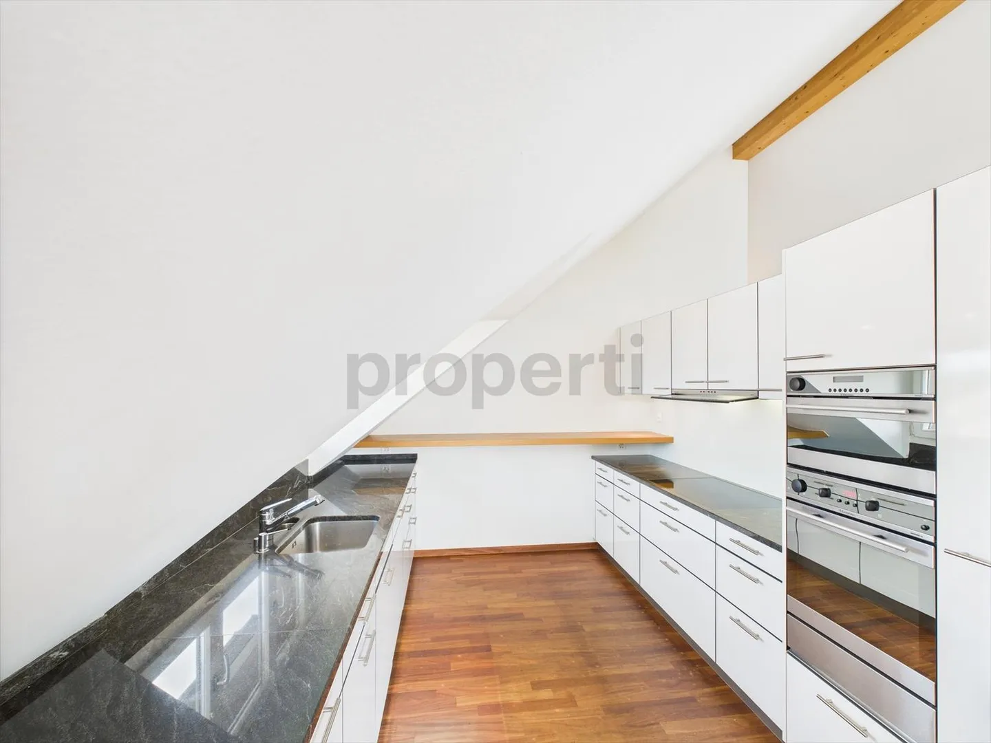 Appartamento esclusivo 3.5 locali con grande cantina e garage in standard di proprietà a Schönenbuch - Foto 2 di 13