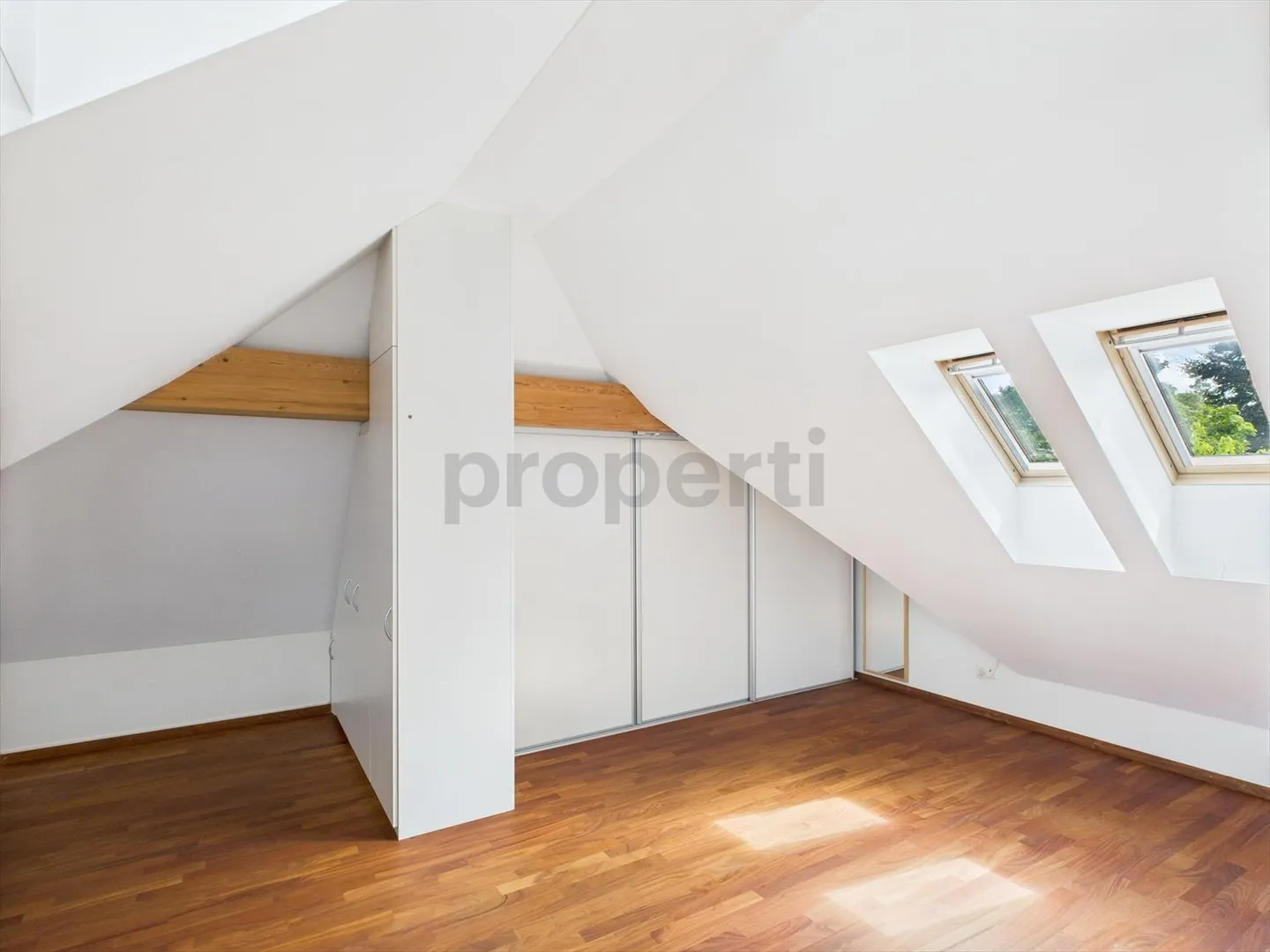 Appartamento esclusivo 3.5 locali con grande cantina e garage in standard di proprietà a Schönenbuch - Foto 6 di 13