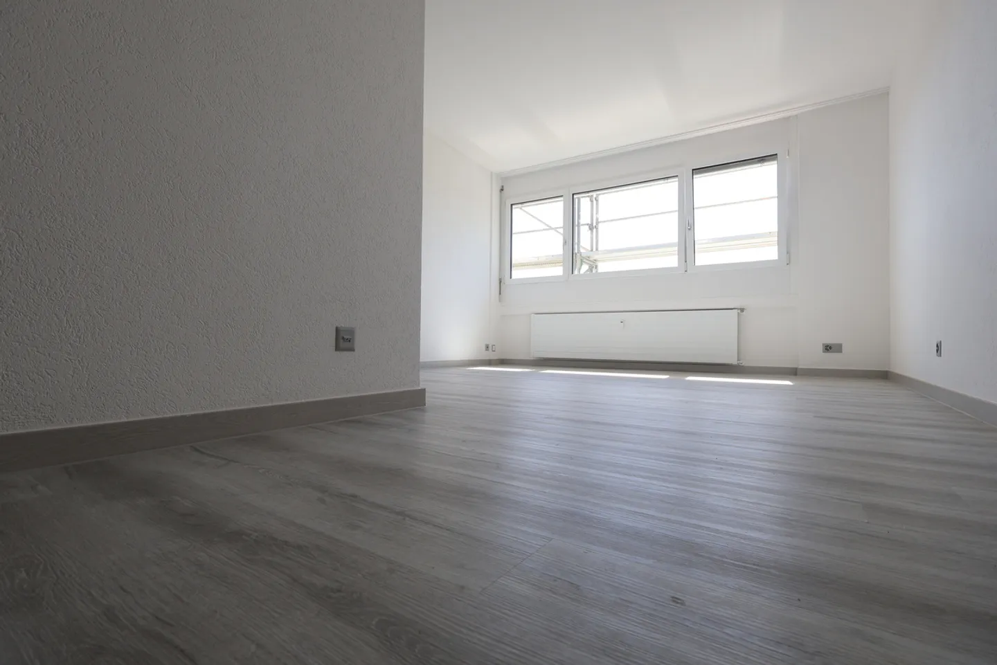 Appartement moderne de 2,5 pièces entièrement rénové au centre de Coldrerio - Photo 3 sur 8
