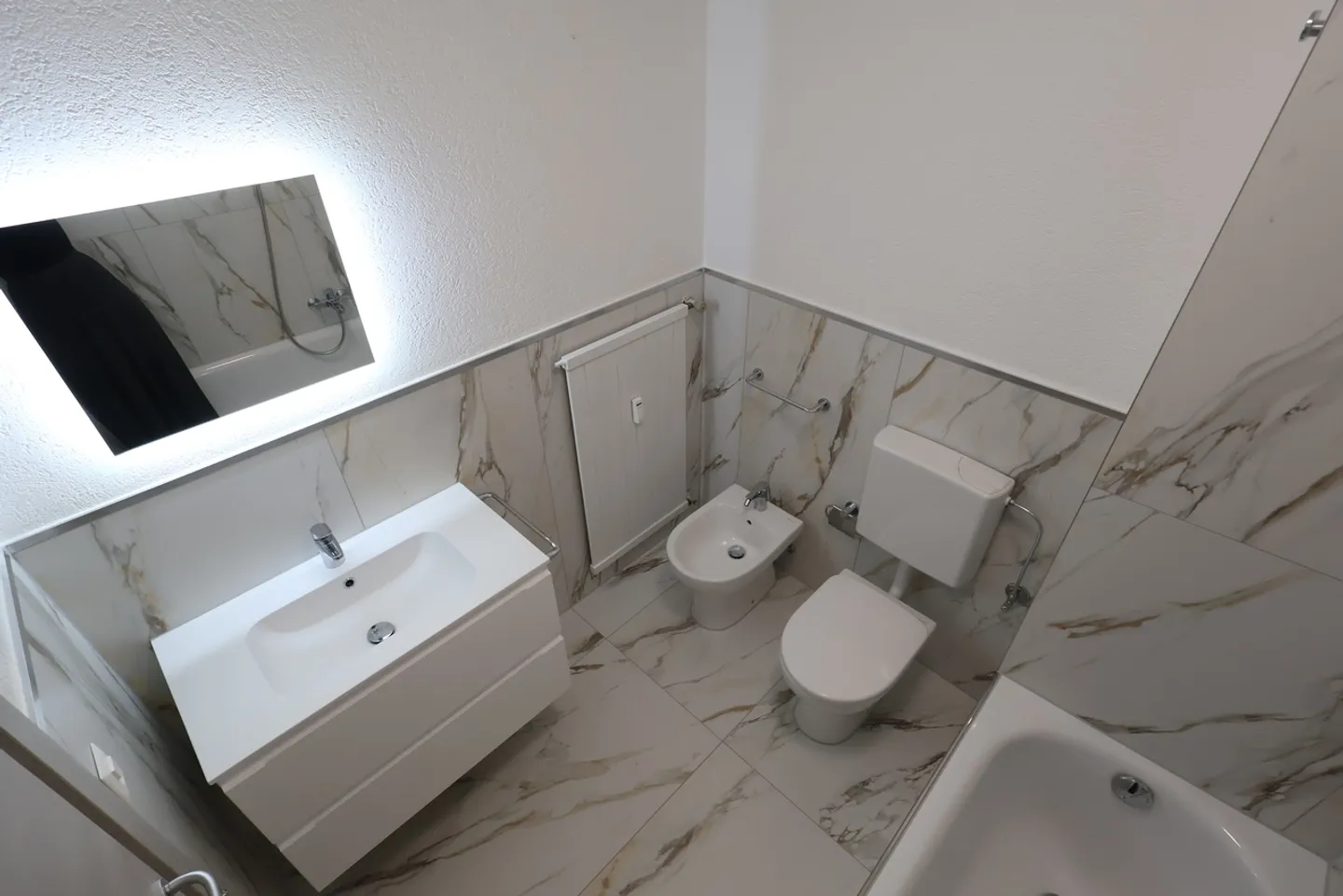 Appartement moderne de 2,5 pièces entièrement rénové au centre de Coldrerio - Photo 6 sur 8