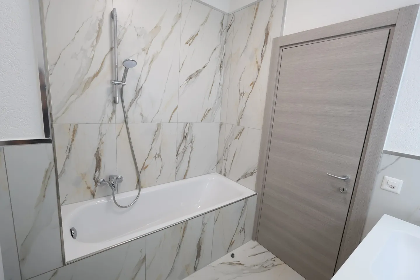 Appartement moderne de 2,5 pièces entièrement rénové au centre de Coldrerio - Photo 7 sur 8