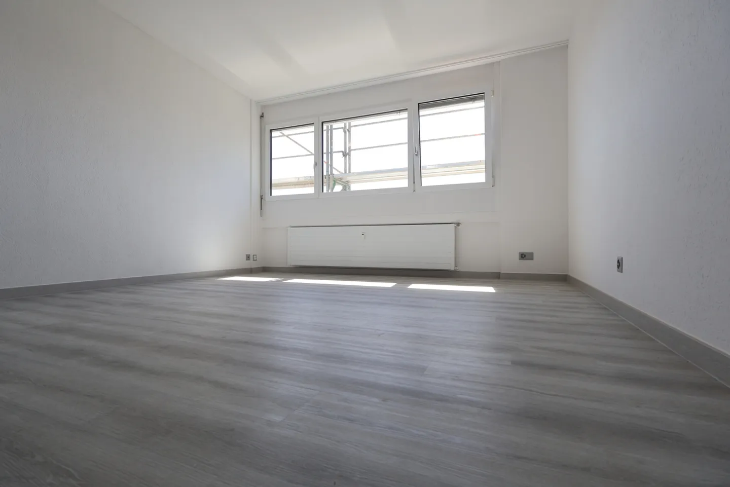 Appartement moderne de 2,5 pièces entièrement rénové au centre de Coldrerio - Photo 2 sur 8
