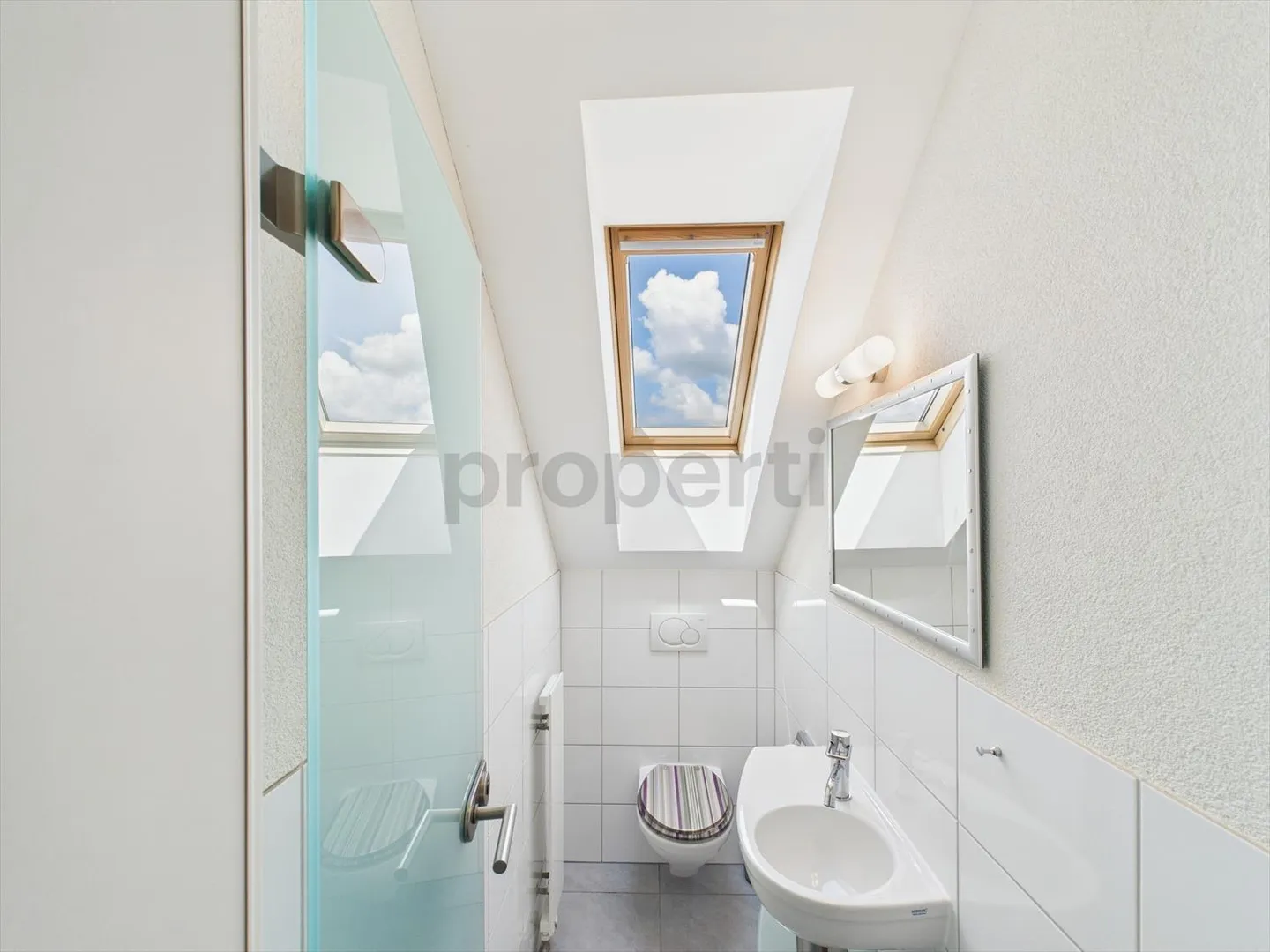 Appartamento esclusivo 3.5 locali con grande cantina e garage in standard di proprietà a Schönenbuch - Foto 11 di 13