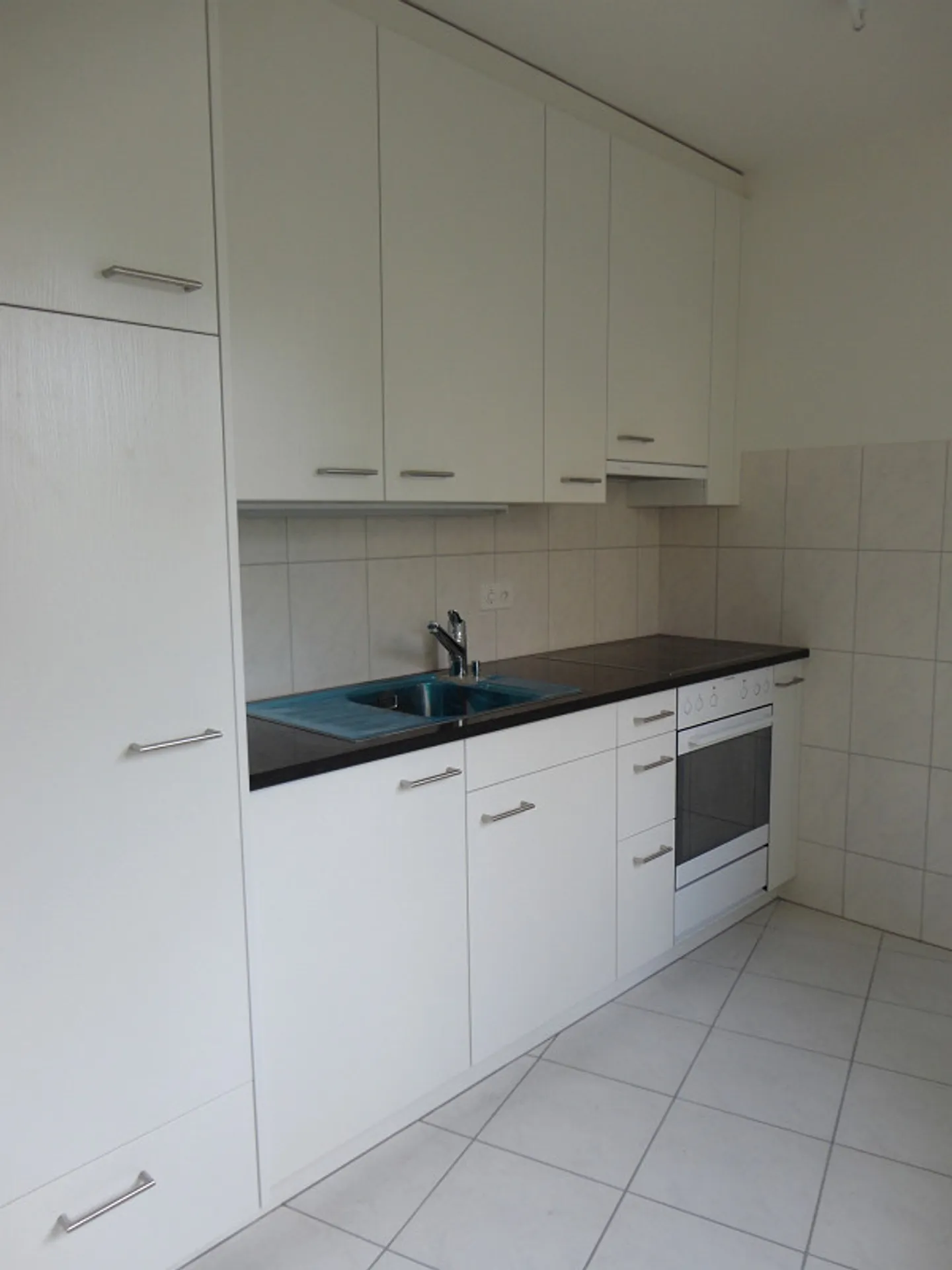 1-room apartment (ground floor) in well-maintained property near Felix Platter Hospital - Photo 2 of 6