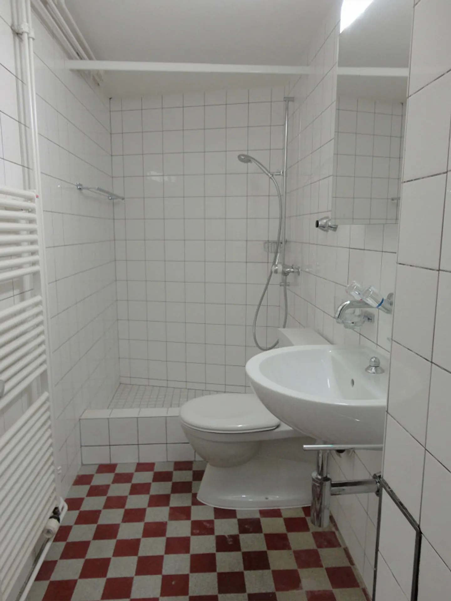 1-room apartment (ground floor) in well-maintained property near Felix Platter Hospital - Photo 4 of 6