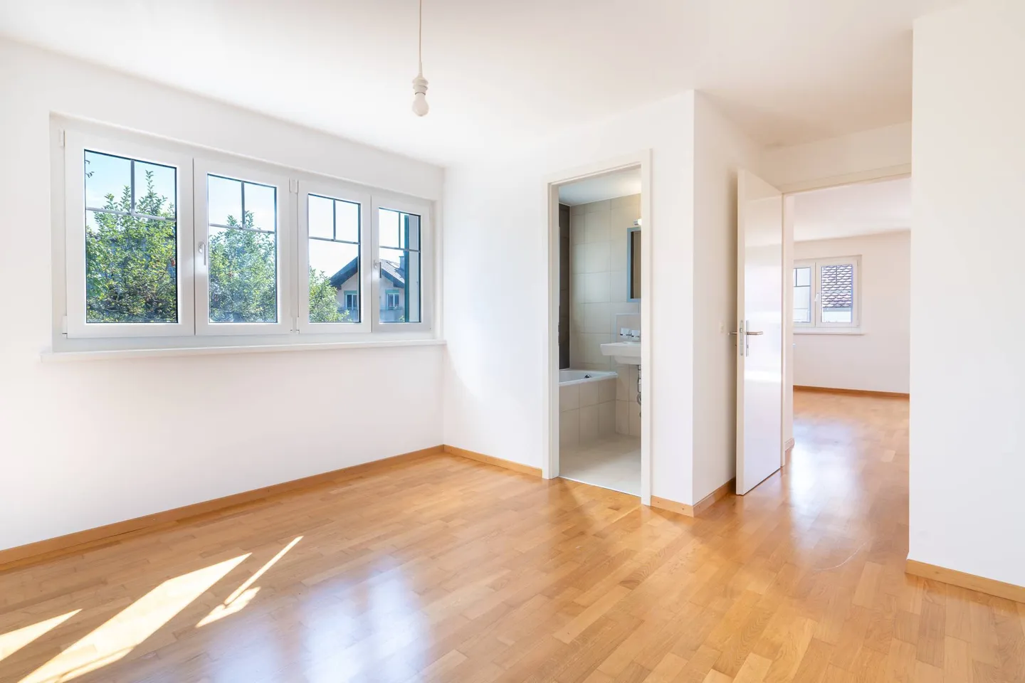 Charming 2.5-room apartment with garden - Photo 4 of 7